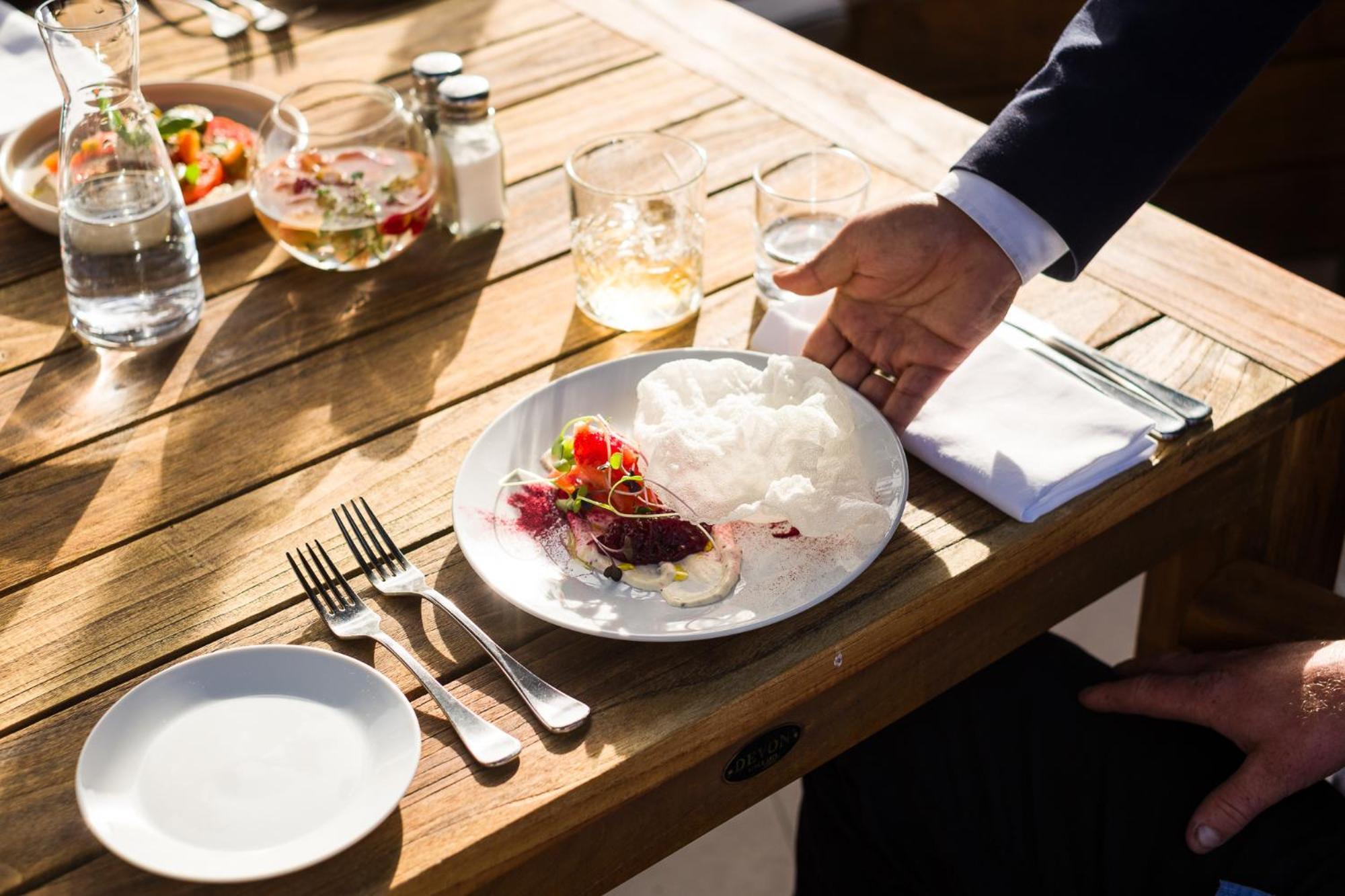 Carnmore Chateau Marlborough Blenheim Exterior photo A waiter serving food