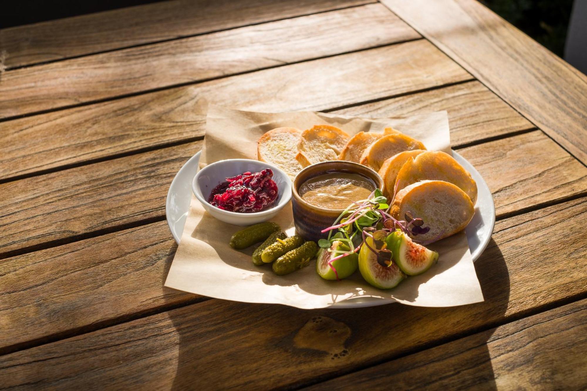 Carnmore Chateau Marlborough Blenheim Exterior photo A selection of pickles