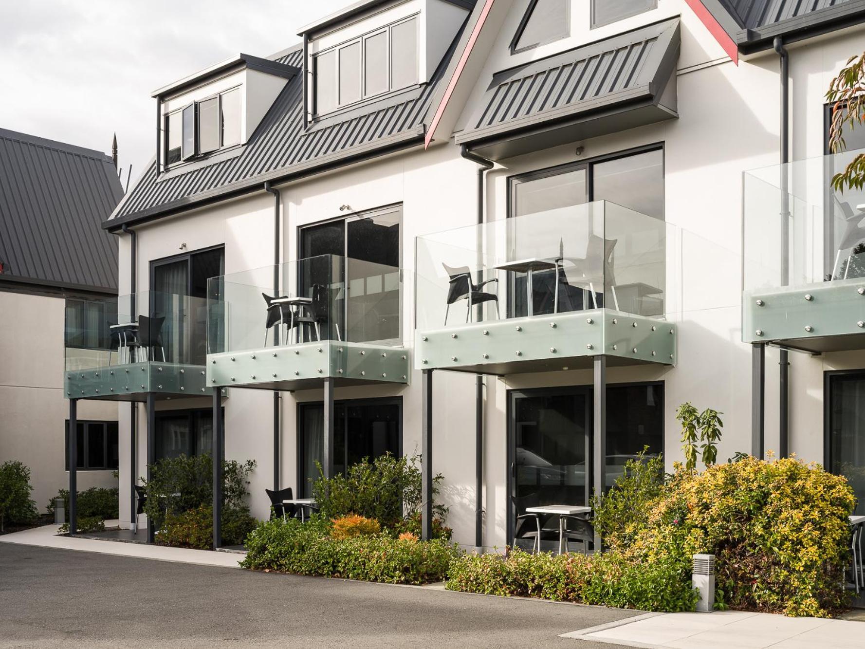 Carnmore Chateau Marlborough Blenheim Exterior photo The Terrace Apartments