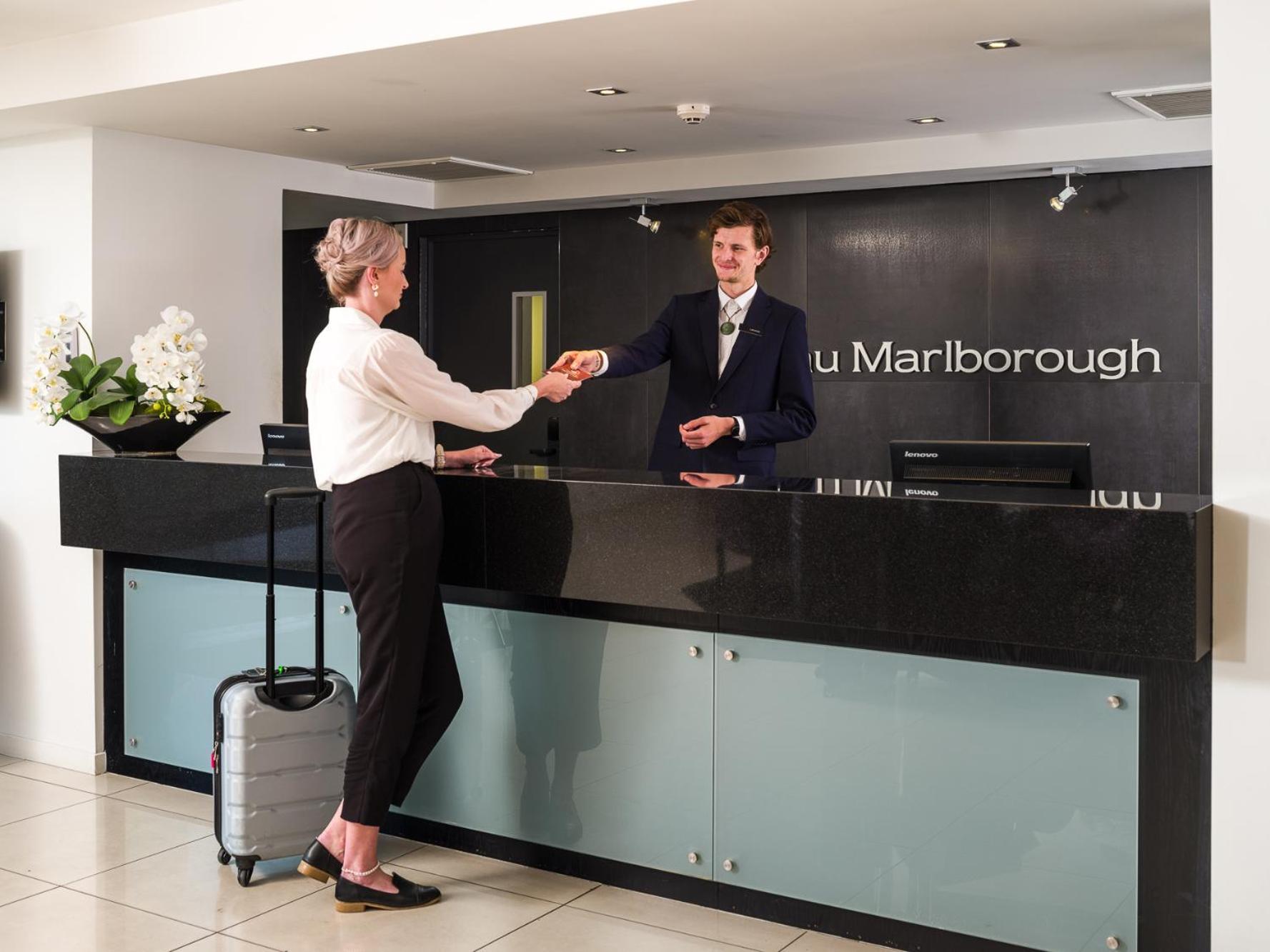 Carnmore Chateau Marlborough Blenheim Exterior photo A hotel receptionist