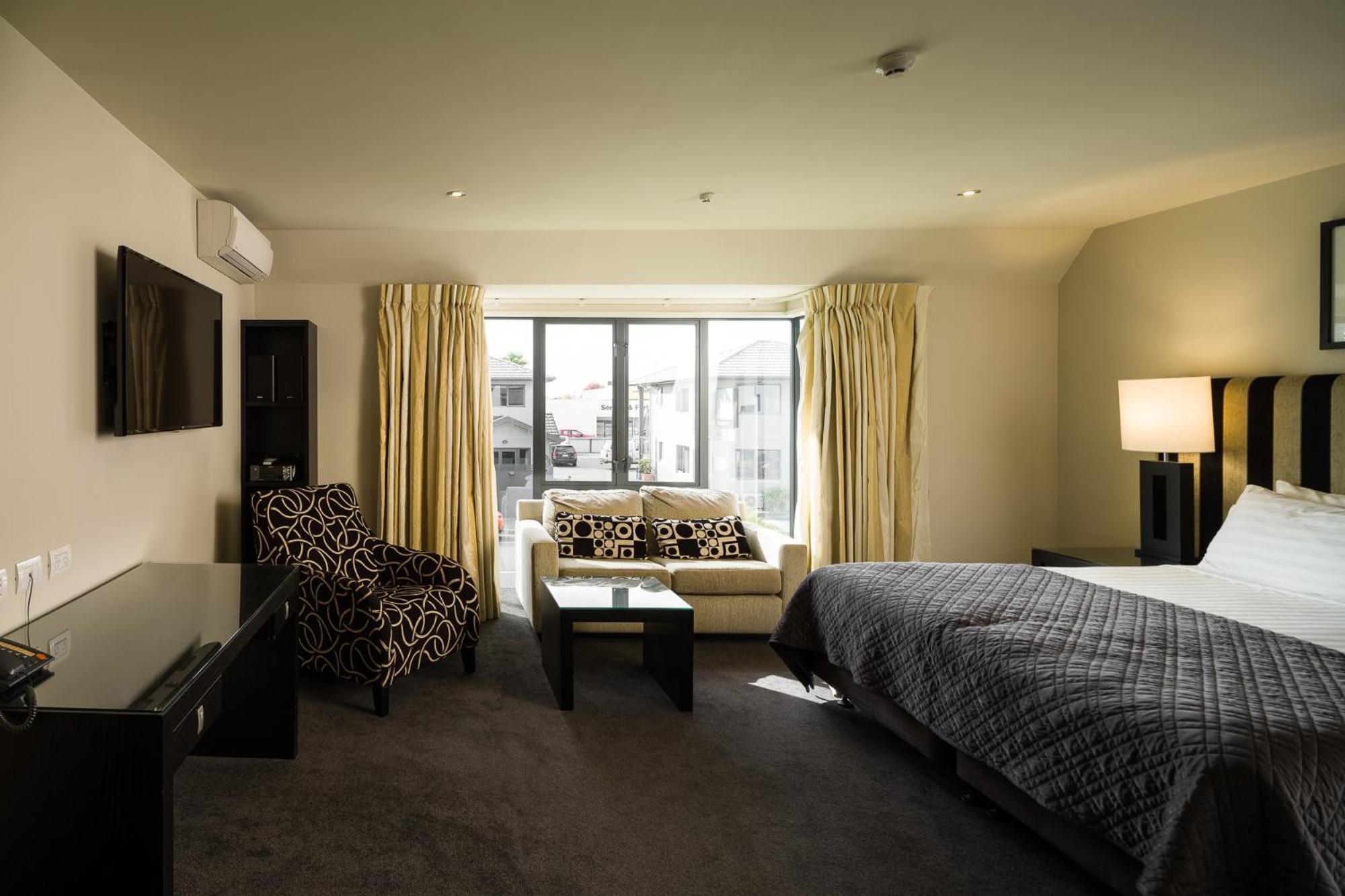 Carnmore Chateau Marlborough Blenheim Exterior photo A suite at the hotel