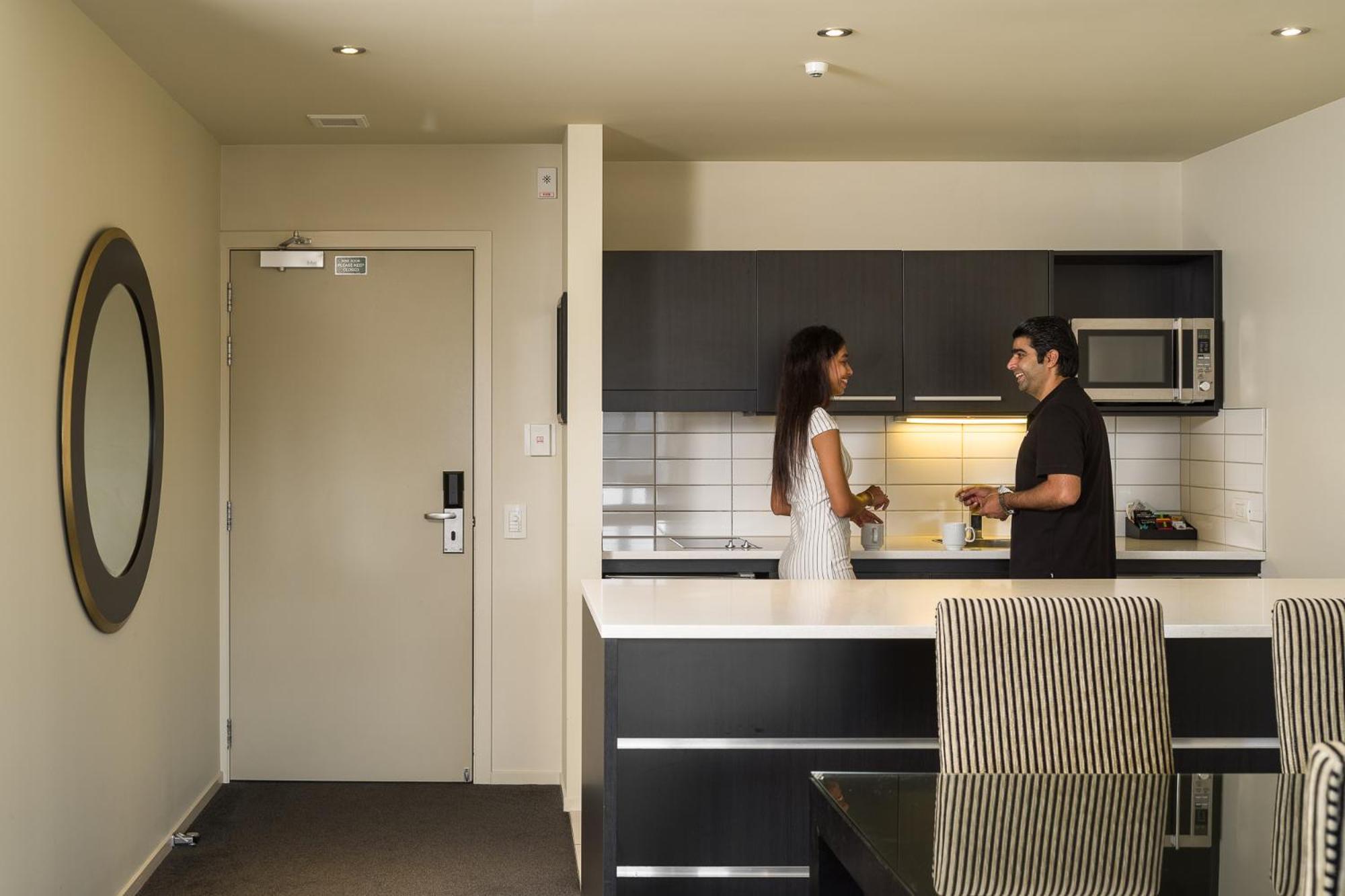 Carnmore Chateau Marlborough Blenheim Exterior photo A kitchen in a serviced apartment