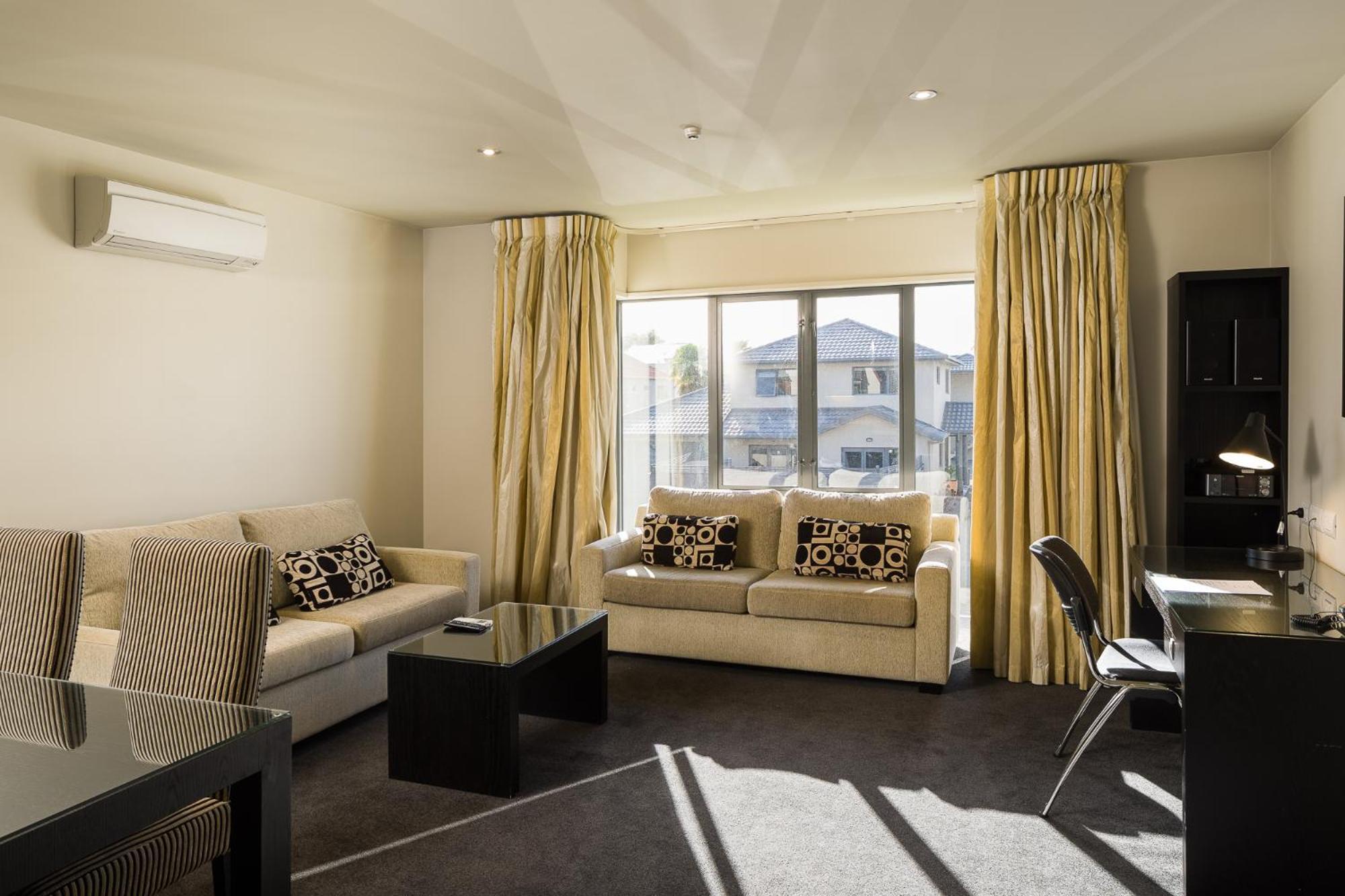 Carnmore Chateau Marlborough Blenheim Exterior photo A living room in a modern apartment