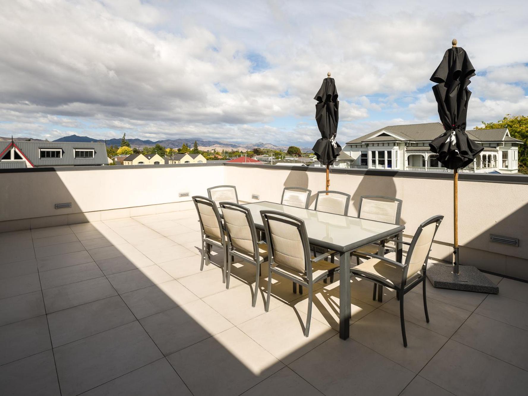 Carnmore Chateau Marlborough Blenheim Exterior photo A rooftop terrace