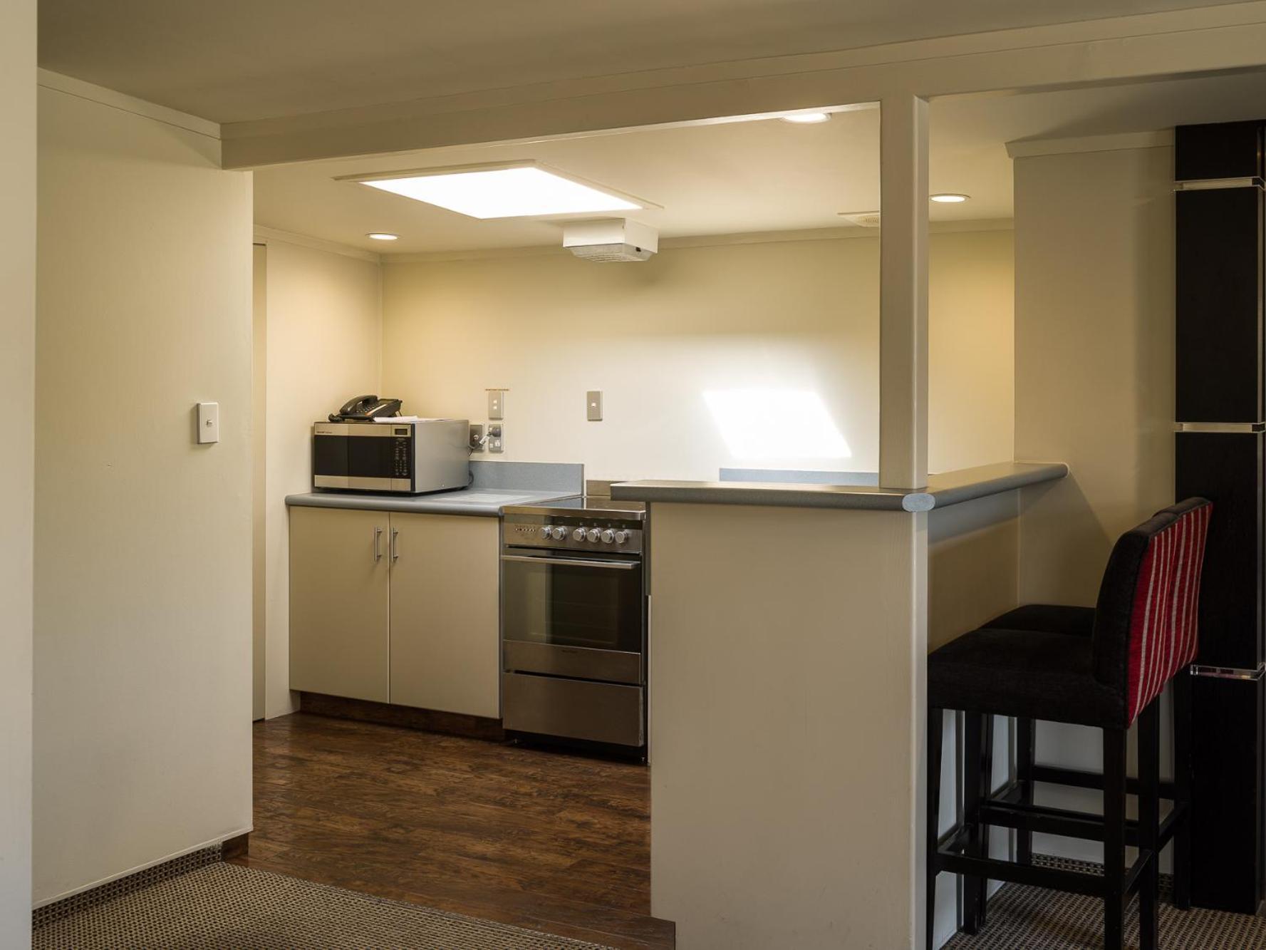 Carnmore Chateau Marlborough Blenheim Exterior photo A typical kitchen in a student apartment
