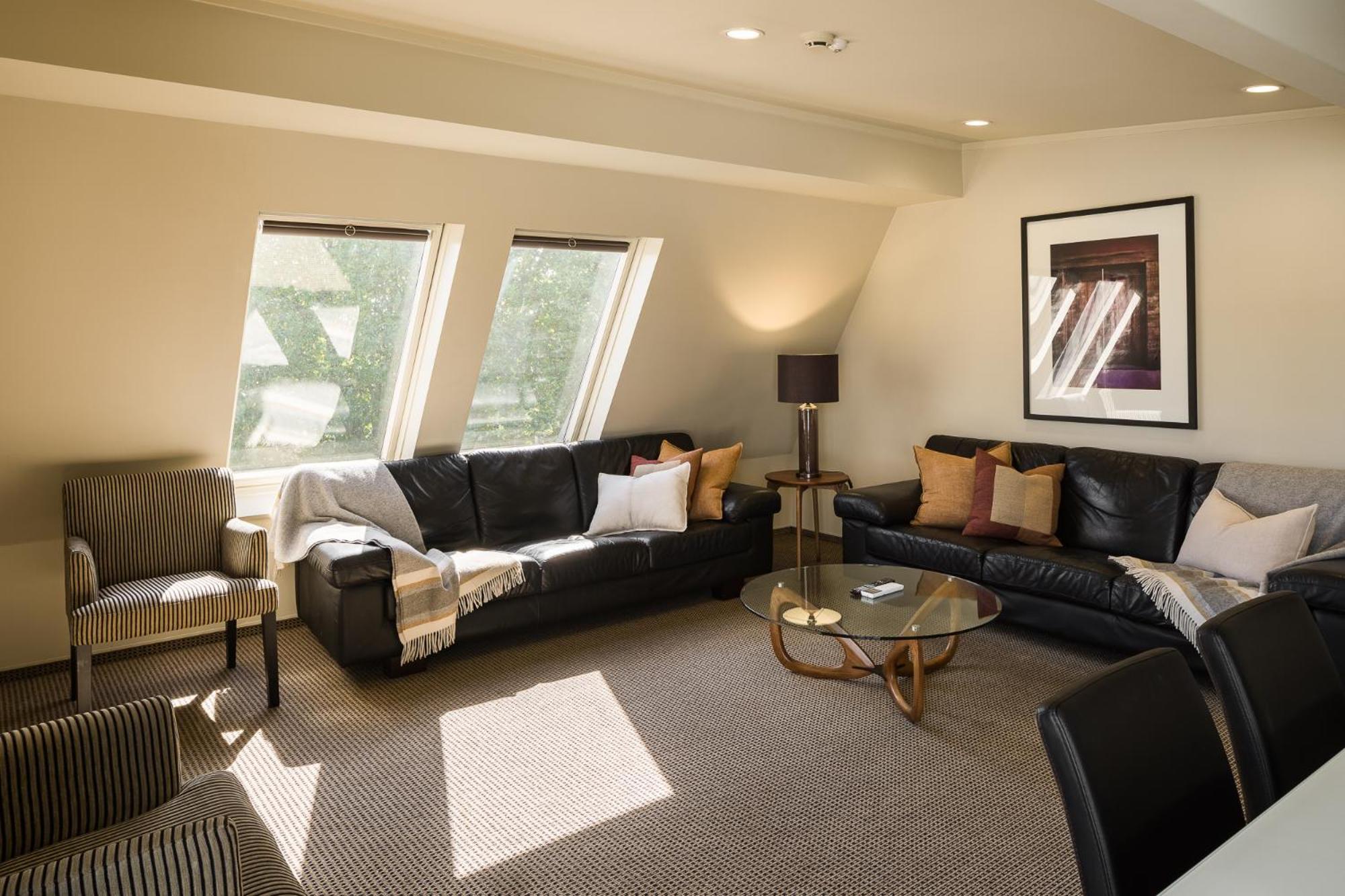 Carnmore Chateau Marlborough Blenheim Exterior photo A living room with a skylight
