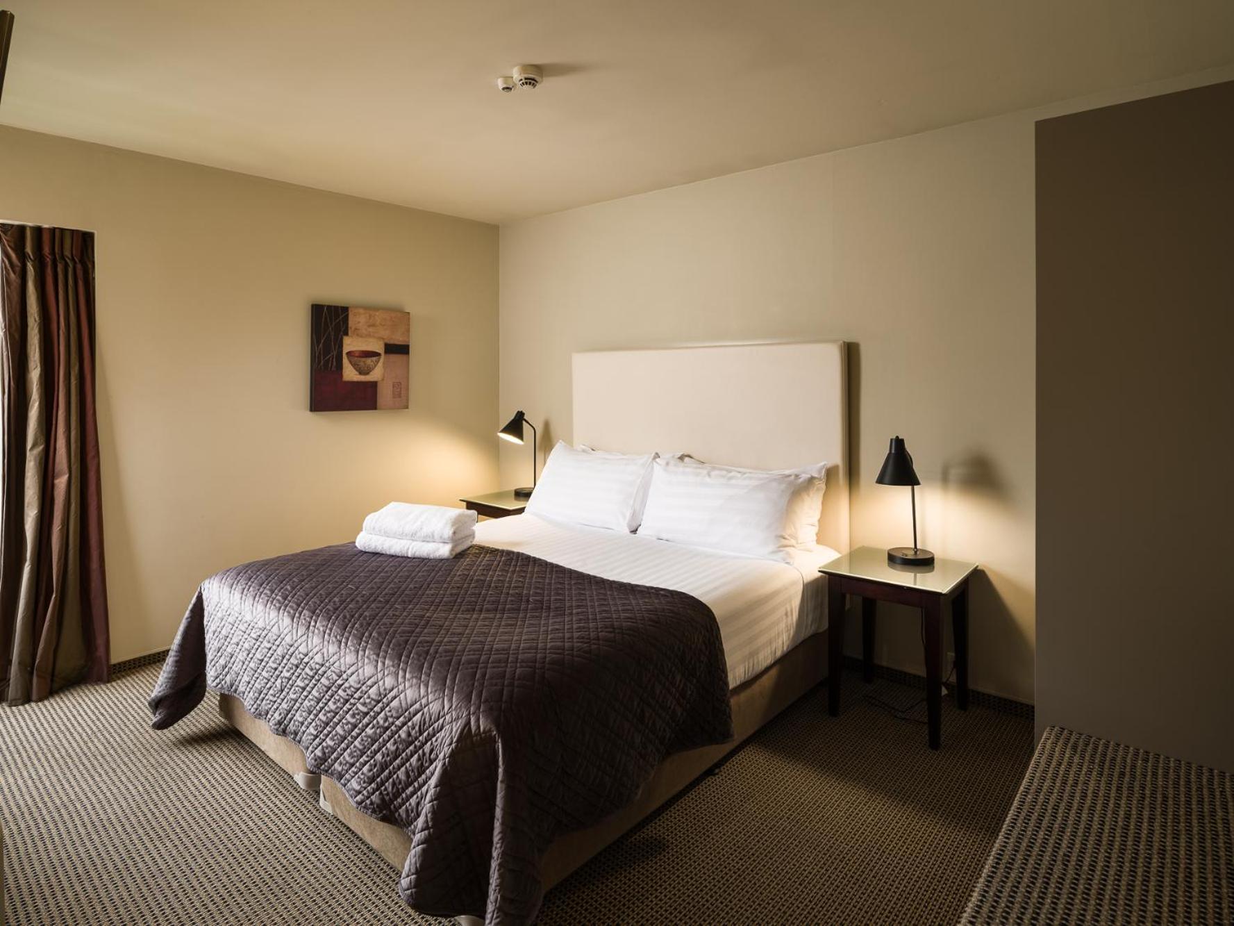 Carnmore Chateau Marlborough Blenheim Exterior photo A bedroom at the hotel